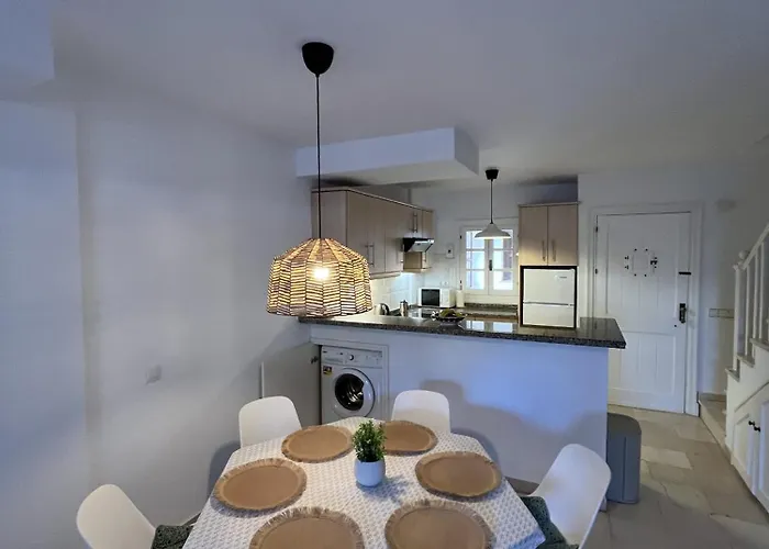 - Playa - En Urbanizacion Privada Cerca Del Mar Da5 * Estepona